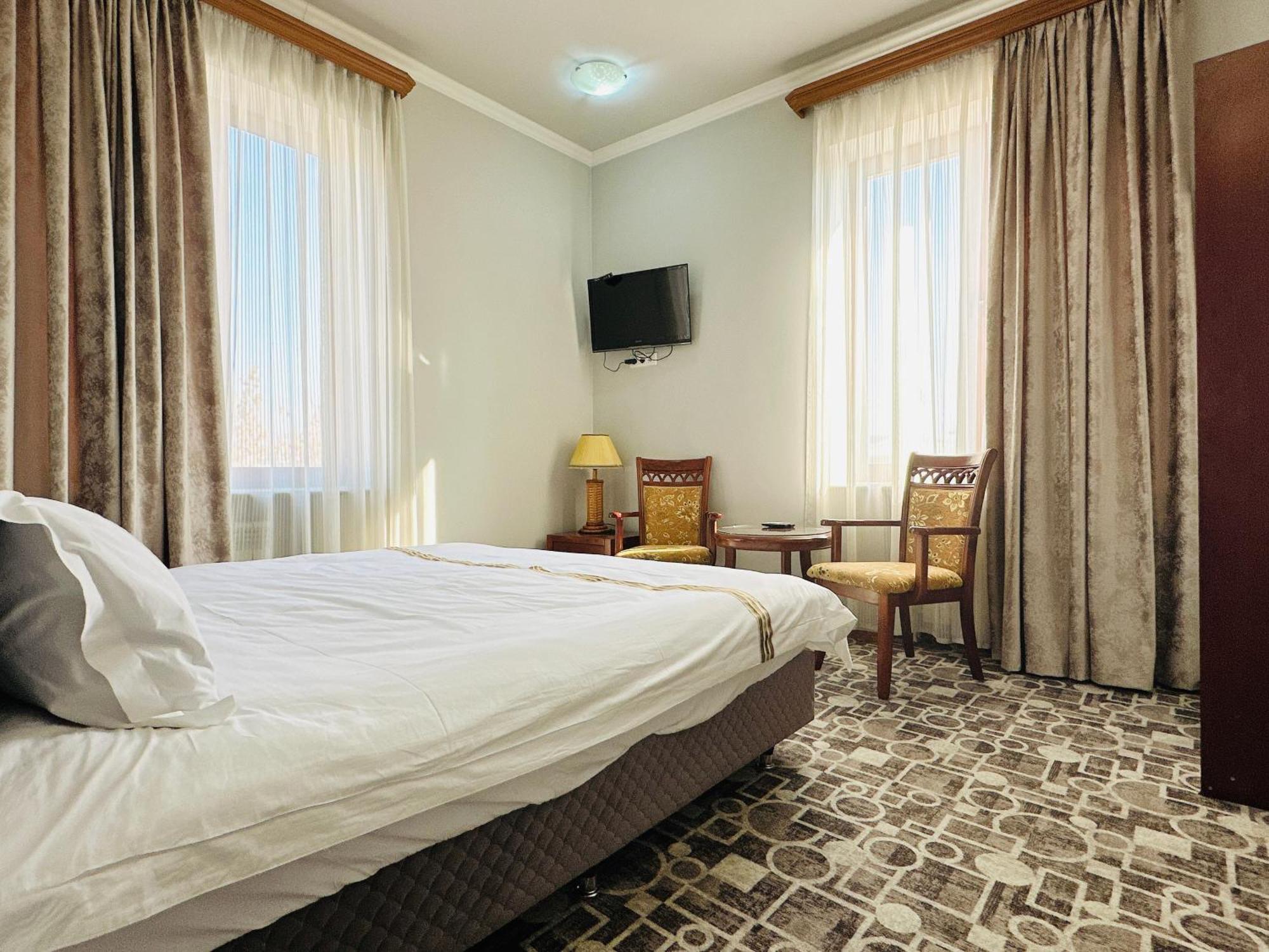 Sd Hotel Ереван Екстериор снимка